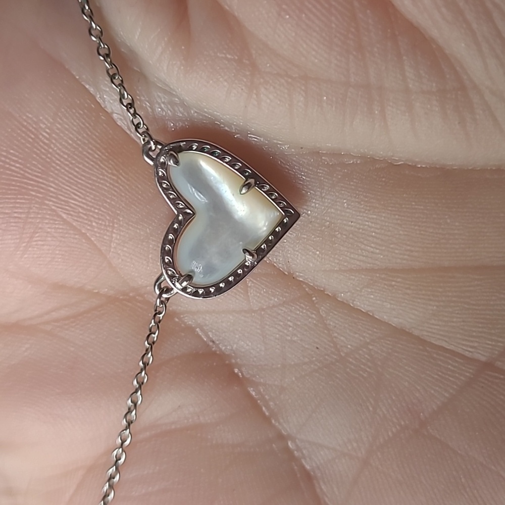 Kendra Scott Ari Mother of Pearl necklace silver rhodium plated Like New NWOT !!